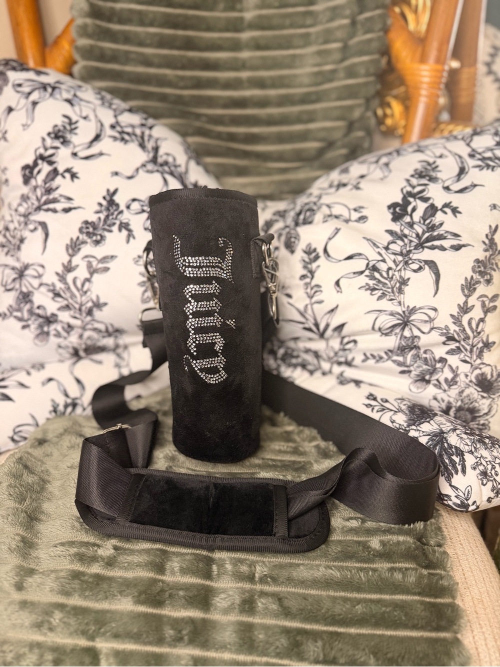 Juicy Couture Jetsetter 30 oz Tumbler Crossbody Holder – Black Rhinestone